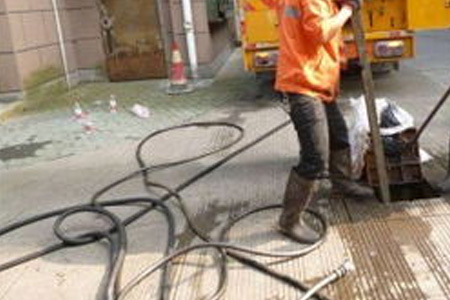 地热水管清洗,郑州中牟张庄管道维修带压堵漏|下水道清淤工程